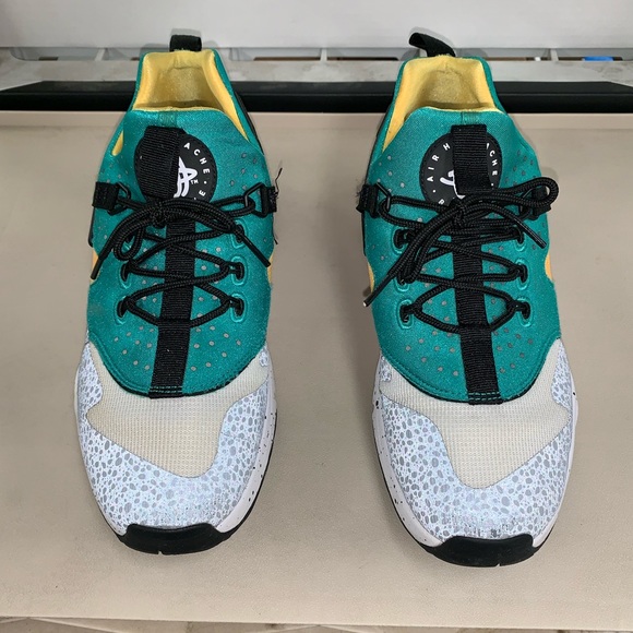 Nike Shoes - Nike Hurache Utility Premium “Safari”